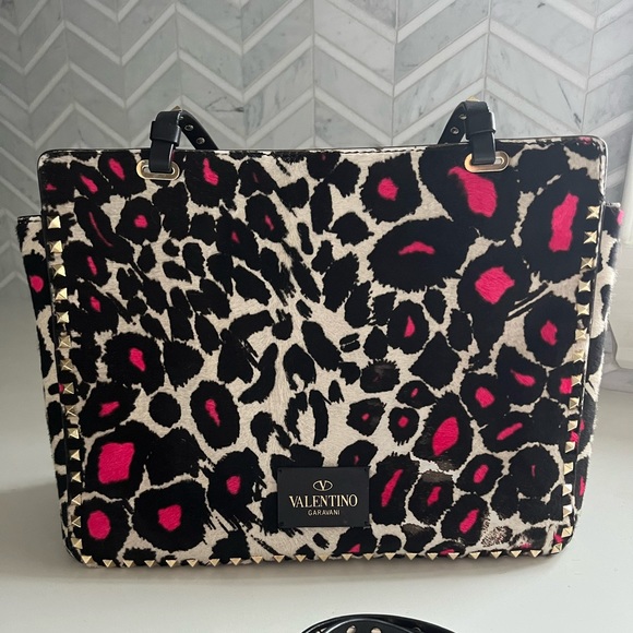 Valentino Rockstud Limited Edition Large calf skin leopard tote with strap - Picture 3 of 13